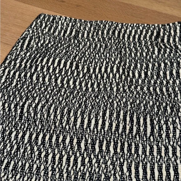 Tory Burch Monochrome Textured Mini Skirt - Picture 2 of 4